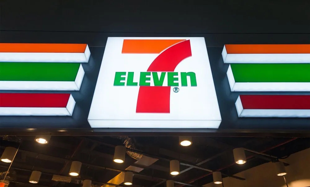 龙岗全球最大跨国连锁便利店集团7-11换LOGO了